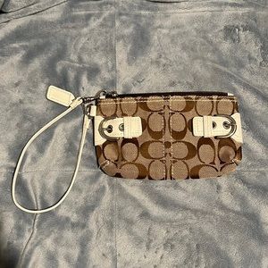 COACH SOHO SIGNATURE C WRISTLET‎ BUCKLE LEATHER TRIM